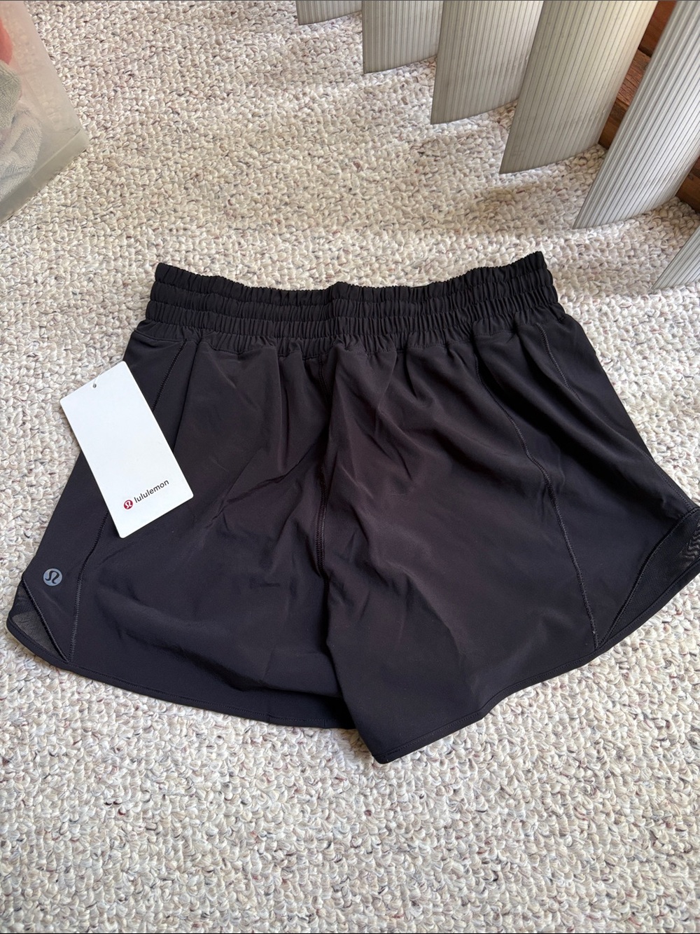 Lululemon Hotty Hot 4in Black Shorts Women’s Size 6 - Picture 3 of 5